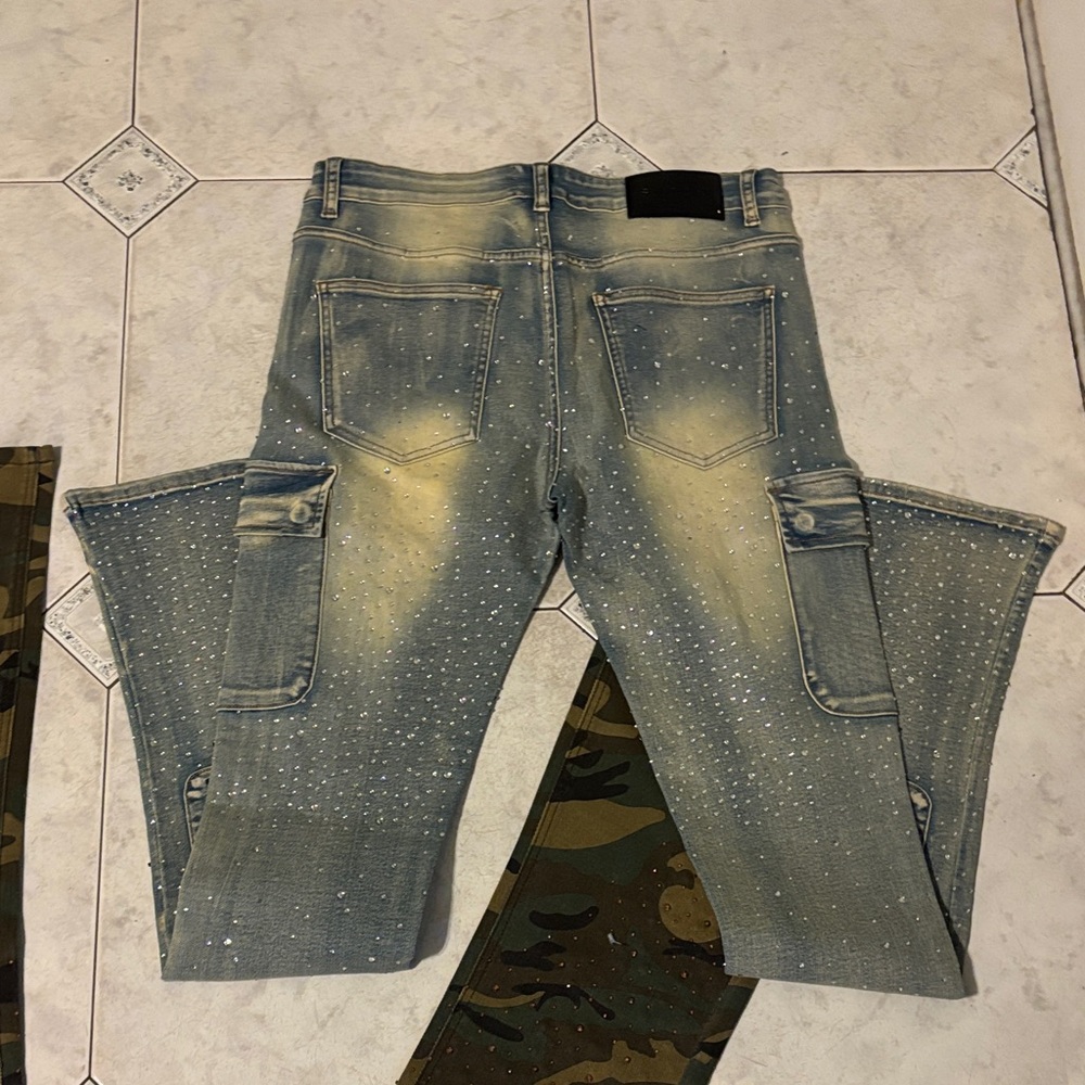 Men's Camouflage and Distressed Cargo Studded Jeans Set Flair Bottoms - Picture 3 of 4
